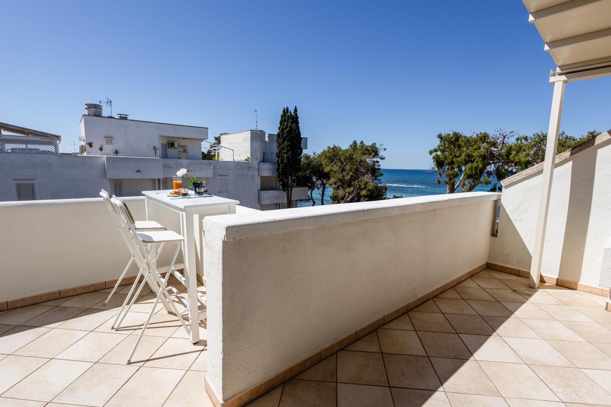Attico Margherita - La Terrazza Sul Mare Галлиполи Экстерьер фото